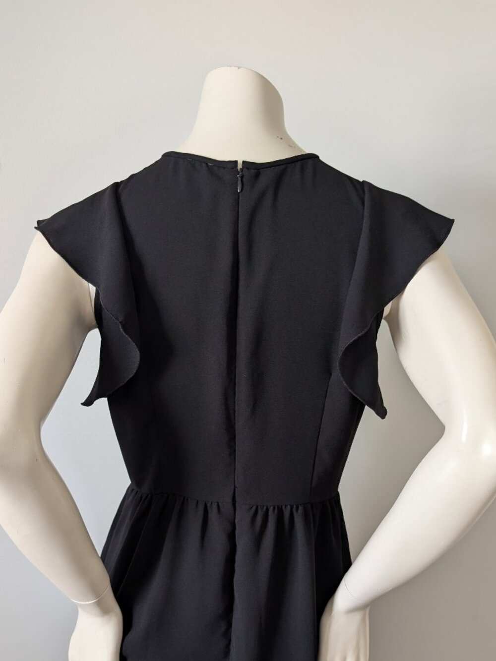 Wilfred by Aritzia - Classic Black Flutter-Sleeve Midi Dress – Size 8 - Picture 6 of 7